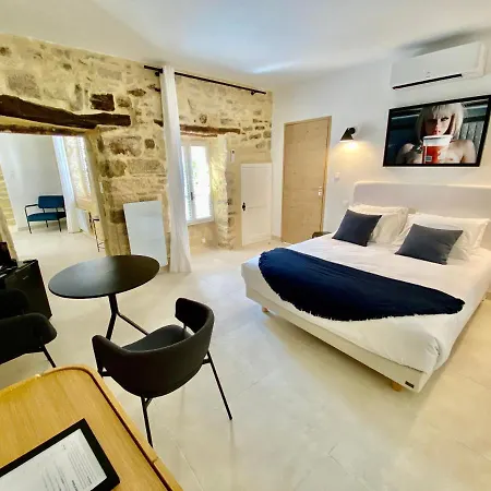 La Maison Des Vendangeurs - Table D'Hotes Le Soir Du Jeudi Au Dimanche- Jacuzzi - Balneo Spa - Acces Piscine Pour Toutes Les Chambres Sauf Studio Coquet- Piscine De Mai A Mi-Octobre Martignargues Buitenkant foto