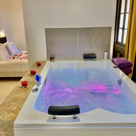 La Maison Des Vendangeurs - Table D'Hotes Le Soir Du Jeudi Au Dimanche- Jacuzzi - Balneo Spa - Acces Piscine Pour Toutes Les Chambres Sauf Studio Coquet- Piscine De Mai A Mi-Octobre Martignargues Buitenkant foto