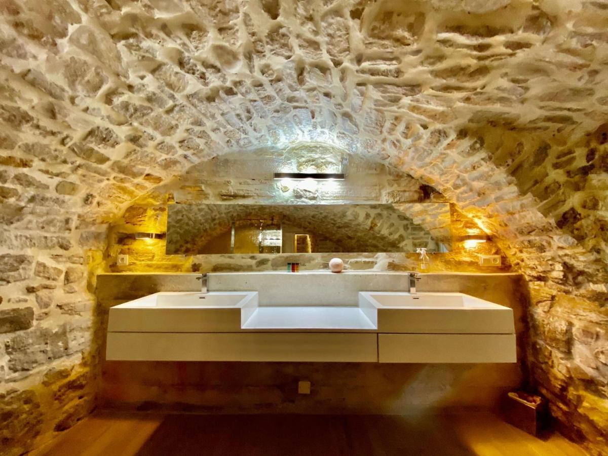 La Maison Des Vendangeurs - Table D'hotes Le Soir Du Jeudi Au Dimanche- Jacuzzi - Balneo - Acces Piscine Pour Toutes Les Sauf Coquet- Piscine De Mai A Mi-octobre Bed & Breakfast *