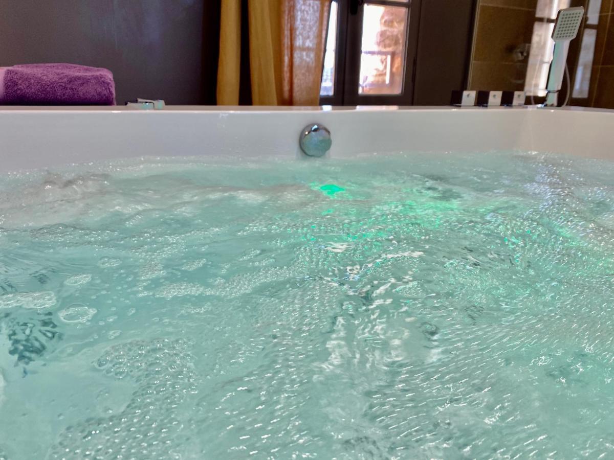 La Maison Des Vendangeurs - Table D'hotes Le Soir Du Jeudi Au Dimanche- Jacuzzi - Balneo - Acces Piscine Pour Toutes Les Sauf Coquet- Piscine De Mai A Mi-octobre Martignargues