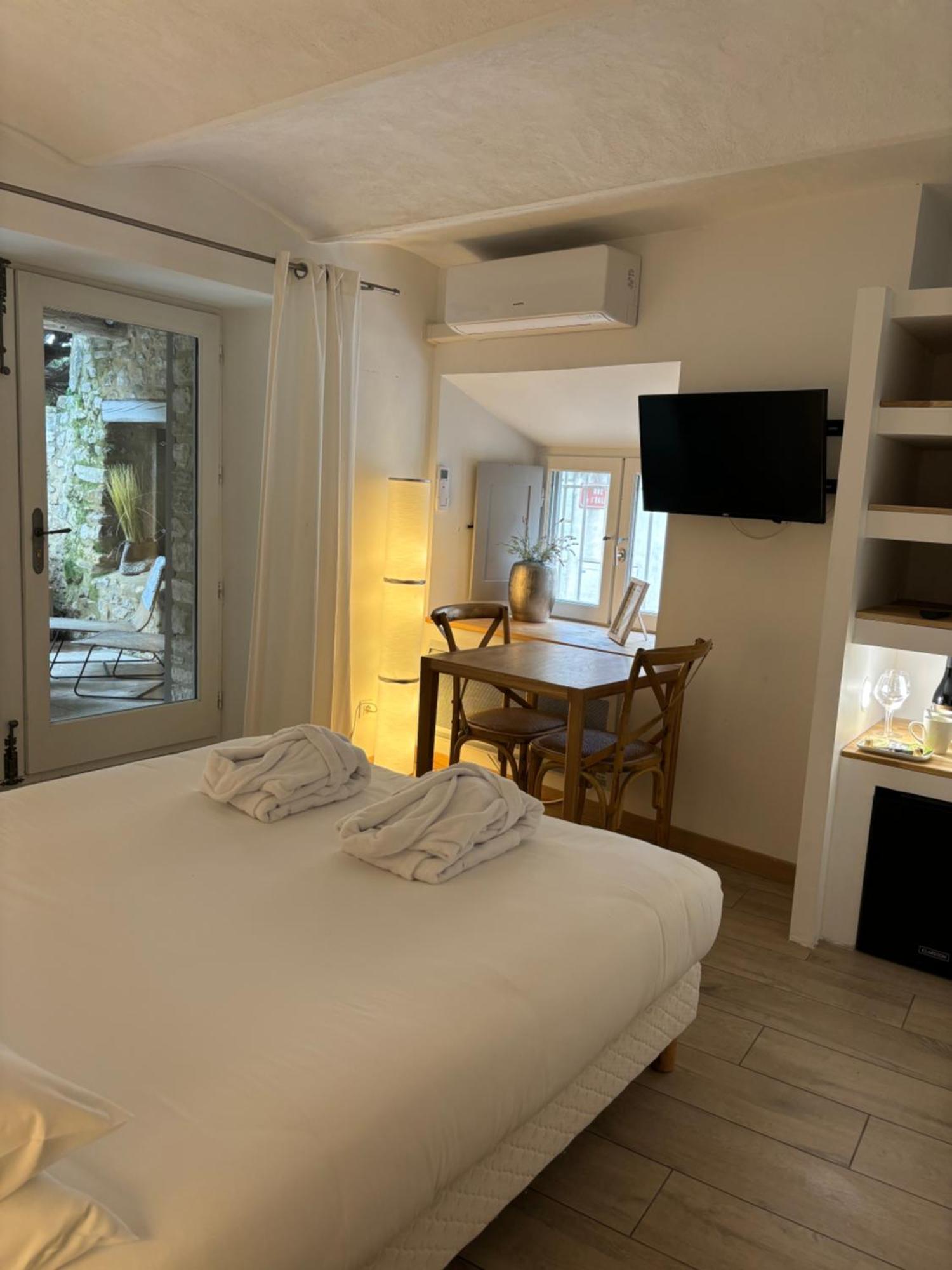 La Maison Des Vendangeurs - Table D'hôtes Le Soir Du Jeudi Au Lundi - Jacuzzi - Balnéo - Acces Piscine Pour Grafitti Et La Tour * Martignargues