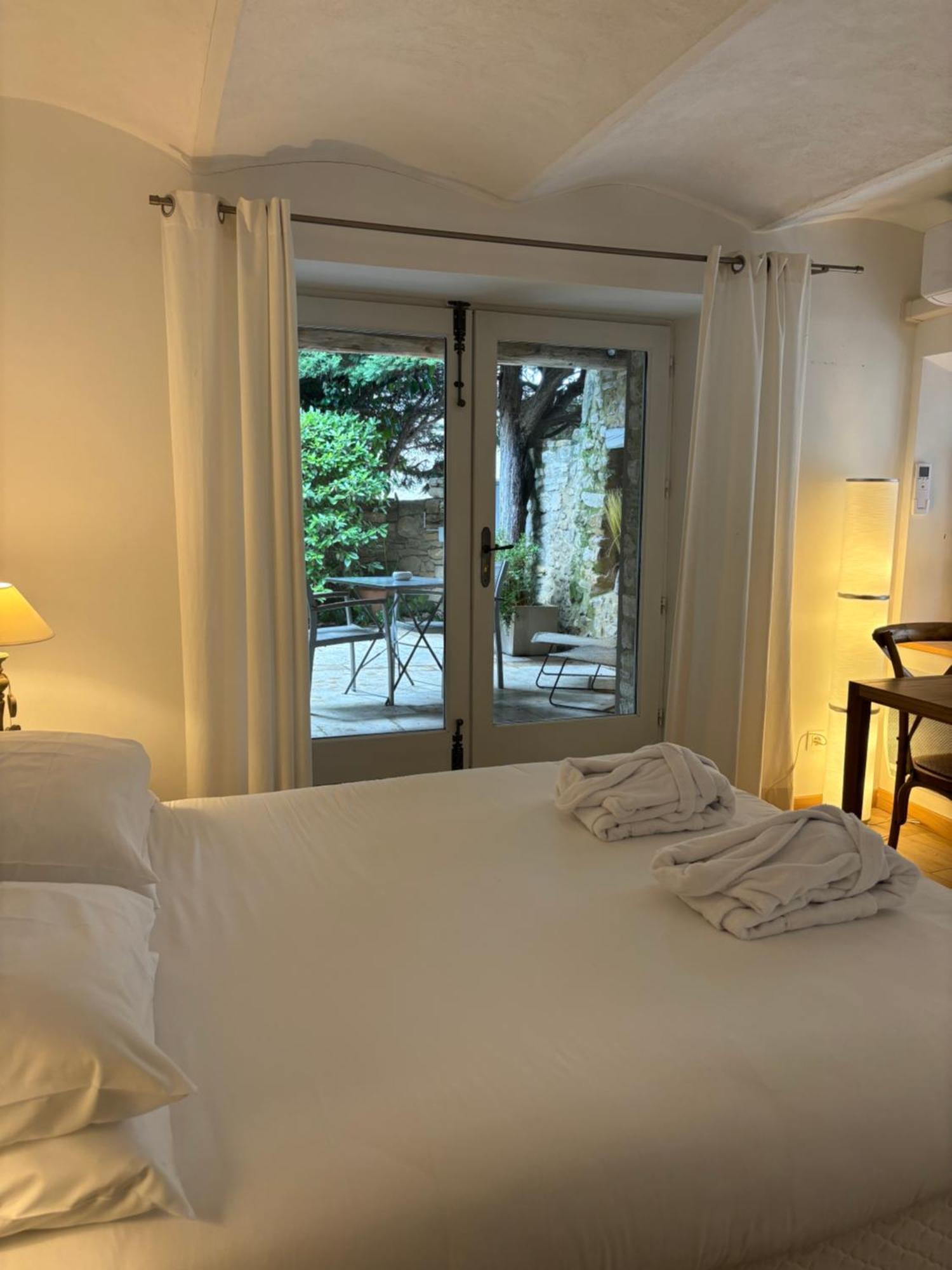 Couette-café La Maison Des Vendangeurs - Table D'hôtes Le Soir Du Jeudi Au Lundi - Jacuzzi - Balnéo - Acces Piscine Pour Grafitti Et La Tour Martignargues